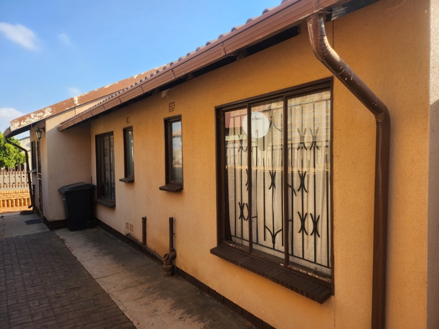 3 Bedroom Property for Sale in Mabopane Unit X North West